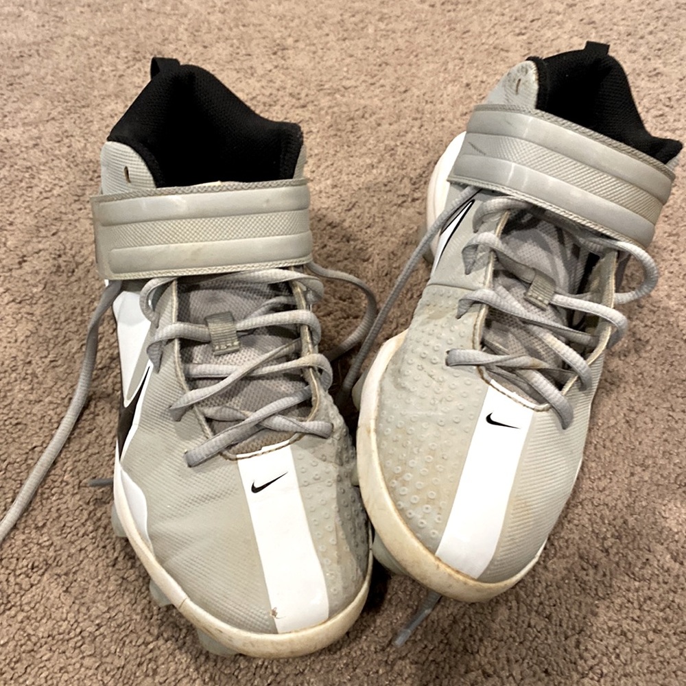 Nike Men’s Molded Cleats Sz 7